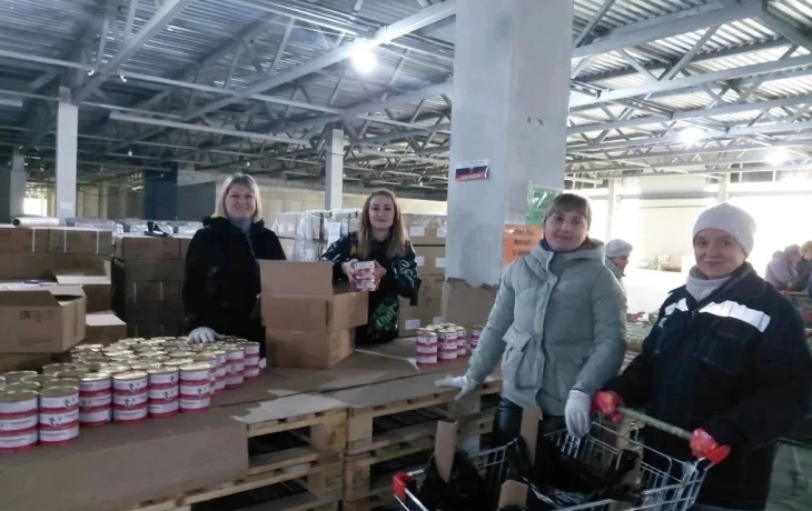 Работники культуры Медвенского района помогают на гуманитарных складах города Курска. Работники культуры Медвенского района помогают на гуманитарных складах города Курска.