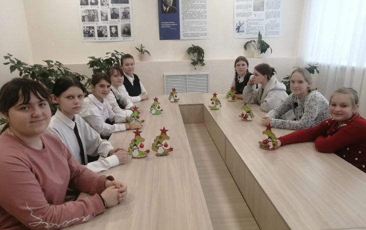 Мастер -класс "Новогодняя елочка из фоамирана"