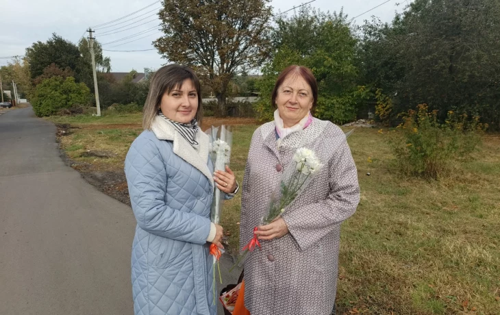 В преддверии праздника в Межпоселенческой библиотеке прошла особая, теплая акция «Поздравляем учител В преддверии праздника в Межпоселенческой библиотеке прошла особая, теплая акция «Поздравляем учител